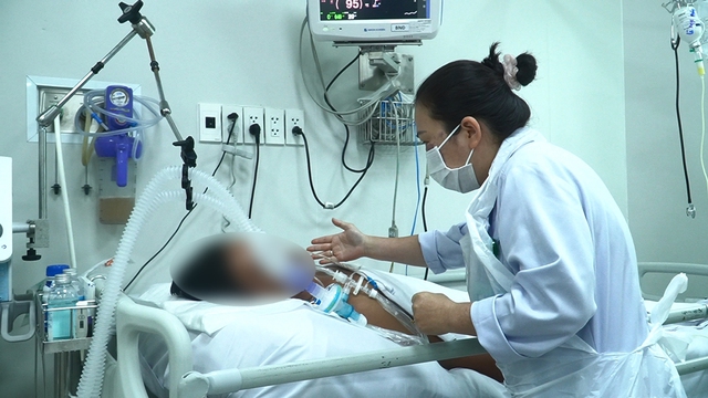 Bác sĩ Bệnh viện Chợ Rẫy nỗ lực cứu chữa 2 bệnh nhân bị ngộ độc botulinum
